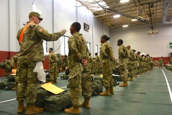 Army delays recruit movement to basic training, offers incentive pay