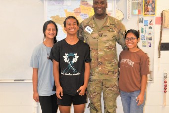 Soldier Shares Perspectives With High School Students